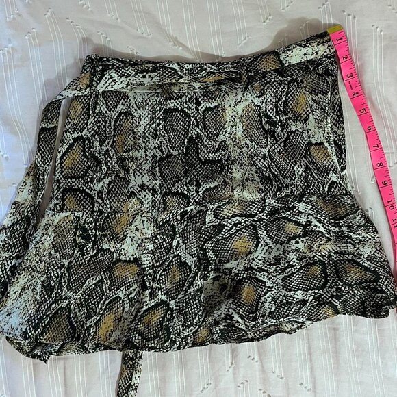Snake Print Mini Skirt - Picture 3 of 4